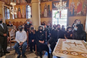 Σοκ στον Βόλο: Γονείς είχαν δεμένο με αλυσίδα τον 55χρονο γιο τους στην αυλή του σπιτιού - εικόνα 2