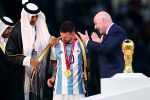 Μουντιάλ 2022: Έρευνα για την εισβολή του διάσημου σεφ Salt Bae στον αγωνιστικό χώρο μετά τον τελικό - εικόνα 2