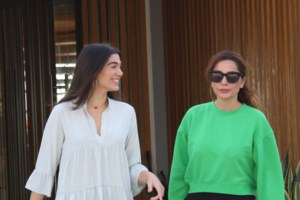 Λάουρα Νάργες: Οι πρώτες φωτογραφίες με φουσκωμένη κοιλίτσα και το μονόπετρο - εικόνα 2