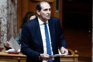 Κυριάκος Μητσοτάκης και Ρούπερτ Μέρντοχ δείπνησαν μαζί με τις συζύγους τους σε γνωστή ψαροταβέρνα στην Τήνο - εικόνα 3