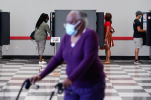 Εκλογές ΗΠΑ 2020: Το έριξε στον χορό ο Τραμπ, αλλά είναι 17 μονάδες πίσω από τον Μπάιντεν [Βίντεο] - εικόνα 2