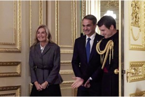 Η Μαρέβα μαζί με τον Κυριάκο Μητσοτάκη στην περιοδεία του στη Β. Ελλάδα - Τα λουλούδια που της προσέφερε [Εικόνες - Βίντεο] - εικόνα 6