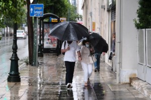 ΗΠΑ - Καταιγίδα Φιόνα: Σάρωσε τη Γουαδελούπη, έγινε κυκλώνας και πλησιάζει το Πουέρτο Ρίκο - Ενας νεκρός [εικόνες] - εικόνα 3