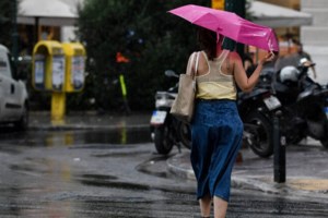 Με δύο πρόσωπα ο καιρός: Καλοκαίρι στη μισή χώρα, φθινόπωρο στην υπόλοιπη - Πέφτει έως και 8 βαθμούς η θερμοκρασία
