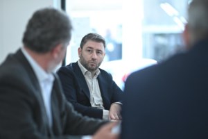 Ανοιχτή στήριξη Σημίτη σε Ανδρουλάκη: Τι λέει για την κυβέρνηση Μητσοτάκη, τις επενδύσεις, τα επιδόματα και τα ελληνοτουρκικά - εικόνα 2