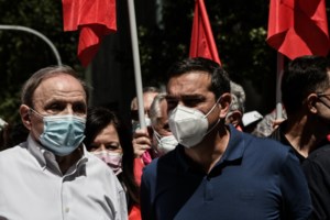 ΠΑΣΟΚ για πάντα: Ο Τσίπρας διαδήλωσε αγκαλιά με Τζουμάκα, Ξενογιαννακοπούλου και Σπίρτζη