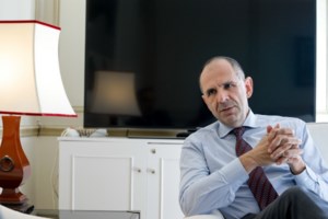 "Δώρο" Χριστουγέννων σε γιατρούς και νοσηλευτές προαναγγέλλει η κυβέρνηση - εικόνα 2