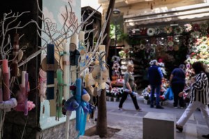 Πάσχα: Τσούγκρισμα κόκκινων αυγών αλλά με τα πιο... ακριβά στην Ευρώπη