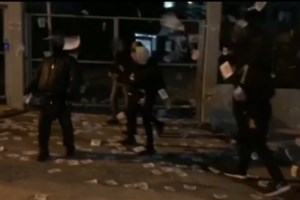 Γιγάντια σημαία της Παλαιστίνης τοποθέτησε ο Ρουβίκωνας απέναντι από την πρεσβεία του Ισραήλ