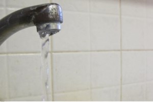 "Πέρασε" από τη Βουλή το νομοσχέδιο του ΥΠΕΝ για το νερό - Μόνο με τις ψήφους της ΝΔ