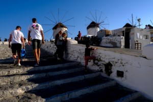 Μύκονος: Ανατροπή με την υπόθεση βιασμού της 23χρονης από τους Πακιστανούς: "Το βίντεο δείχνει συναίνεσή της"