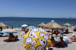 Καιρός: Ζέστη και σήμερα με υψηλές θερμοκρασίες - Δυνατοί άνεμοι στο Αιγαίο