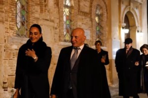 Γάμος Παύλου Βαρδινογιάννη και  Κατερίνας Μπιρμπίλη: Η άφιξη του γαμπρού, της νύφης και των καλεσμένων [Βίντεο]