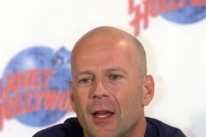 Το ατύχημα στην ταινία "Tears of the Sun" που ίσως προκάλεσε την "αφασία" στον Μπρους Γουίλις- "Τον είχε χτυπήσει βλήμα"