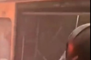 "Τον χτύπησα στα χέρια για να του περάσω χειροπέδες"- Τι ανέφερε ο αστυνομικός που εμπλέκεται στον ξυλοδαρμό διαδηλωτή - εικόνα 2