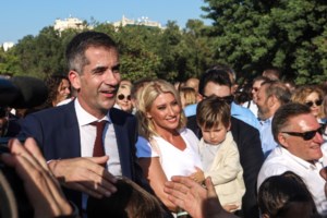 Σία Κοσιώνη - Kώστας Μπακογιάννης: "Σήμερα πατάμε κάτω τα 7" - Η φωτογραφία για την επέτειο του γάμου τους
