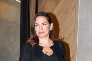 Η Μαρί Σαντάλ super classy στο κέντρο της Αθήνας - Γευμάτισε σε ιστορικό εστιατόριο [εικόνες]