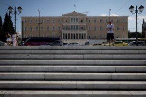 Υφεση: Και όμως η πτώση ρεκόρ -15,2% δεν είναι η μεγαλύτερη στην Ευρώπη