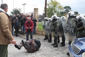 Επιμένουν οι αγρότες: Έκλεισε η Αθηνών-Λαμίας στη Θήβα - Μπλόκο και στη Λέσβο - εικόνα 2