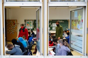 Παγώνη: Τα σχολεία να ανοίξουν - Πουθενά στον κόσμο δεν έκλεισαν λόγω Όμικρον