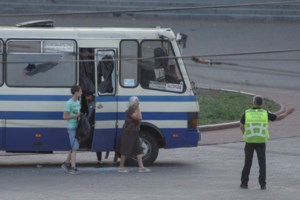 Συναγερμός στη Γαλλία: Ένοπλος κρατά ομήρους μέσα σε μια τράπεζα στη Χάβρη - εικόνα 2