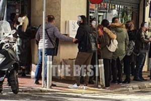 Πάτρα: Άγιοι Βασίληδες κατέβηκαν από τα παράθυρα των κλινικών και μοίρασαν δώρα [Βίντεο]