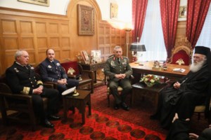 Ο Ιερώνυμος παρέδωσε στον Κικίλια ιατρικά μόνιτορ αξίας χιλιάδων ευρώ