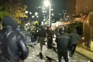 Ο Ρουβίκωνας σήκωσε σημαία της Παλαιστίνης στην Ακρόπολη και στο μνημείο του Αγνώστου Στρατιώτη [εικόνες] - εικόνα 4