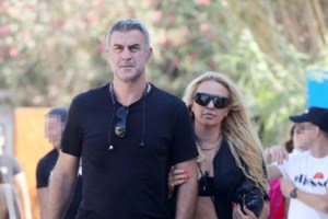 Γωγώ Μαστροκώστα: Η συγκινητική επιστροφή της μετά από μήνες [Βίντεο]