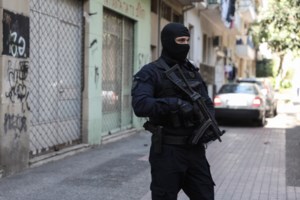 Θεσσαλονίκη: Έρευνα και σε δεύτερο σπίτι για την υπόθεση των Τούρκων με τα όπλα -  Συνελήφθη και τρίτος - εικόνα 2