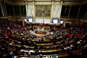 Η Γαλλία βυθίζεται σε πολιτική κρίση: Ο Μακρόν ψάχνει πρωθυπουργό, ο Μελανσόν πιέζει για παραίτηση - εικόνα 4