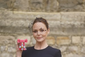 Βασιλιάς Κάρολος: Αυτό είναι το έμβλημα στέψης στα 15 βασίλεια - Έργο του πρώην επικεφαλής σχεδιαστή της Apple [εικόνα] - εικόνα 4