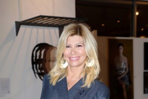 Ζήνα Κουτσελίνη: Ο πατέρας μου μαχαίρωσε με φαλτσέτα τη μάνα μου, τη σκότωνε μπροστά μου - εικόνα 2