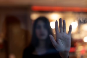 Χειροπέδες σε τέσσερις άνδρες που είχαν "ρημάξει" τα Βόρεια Προάστια - Προηγήθηκε καταδίωξη, πυροβόλησαν τα λάστιχα