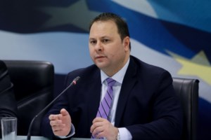 Καβάλα: Απίστευτο - Φανάρι σε σούπερ μάρκετ για να μπαίνουν οι πελάτες και να τηρούνται τα μέτρα