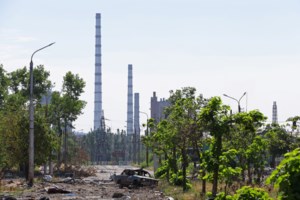 Ουκρανία: Η Ρωσία κατέλαβε διυλιστήριο στην Λισιτσάνσκ - Διαψεύδει το χτύπημα σε πολυκατοικία στην Οδησσό - εικόνα 2