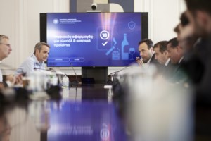 Χρυσοχοϊδης: 1150 καταγγελίες και 901 συλλήψεις φέτος στη Θεσσαλονίκη για ενδοοικογενειακή βία