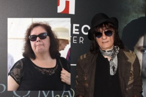 Το γκέι φιλί του Σπύρου Μπιμπίλα στο θέατρο - Πριν από 42 χρόνια [εικόνα]