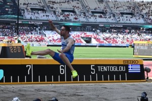 Ο υπέροχος Μίλτος Τεντόγλου στο υψηλότερο σκαλί του βάθρου - Υποκλίθηκε συγκινημένος στον κόσμο [Εικόνες-Βίντεο] - εικόνα 2