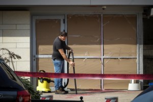 Δολοφονία Τοπαλούδη: "Χτύπημα" Ρουβίκωνα στο γραφείο του δικηγόρου του Ροδίτη - εικόνα 2