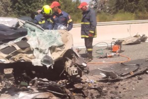 Πάρος: Αυτοκίνητο διαλύθηκε σε τροχαίο - Έκανε τούμπες και χτυπούσε σε πέτρες [βίντεο]