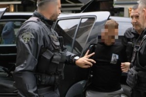 Πανικός στη Λάρισα: Κυνηγούσε τη μητέρα του με μαχαίρι για να τη σκοτώσει