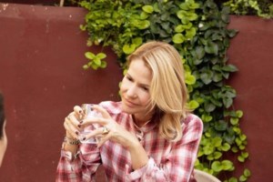 Τζένη Μπαλατσινού - Βασίλης Κικίλιας: Μας δείχνουν το ζεστό και φιλόξενο έθνικ σαλόνι τους - εικόνα 4