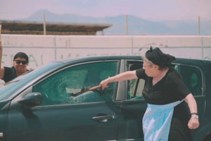 Οι Κρητικοί παππούδες αντεπιτίθενται στις viral γιαγιάδες με στάκα με αυγά - Νέο επικό βίντεο - εικόνα 2