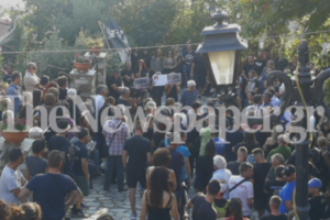Επίθεση με τσεκούρι στη ΔΟΥ Κοζάνης: Δεύτερο χειρουργείο για τον 56χρονο εφοριακό- Διασωληνωμένη η 67χρονη - εικόνα 3