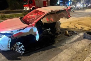 Δυστύχημα στη Βουλιαγμένης: Βίντεο ντοκουμέντο - Η σοκαριστική στιγμή που ο 19χρονος χάνει τον έλεγχο και το αυτοκίνητο πέφτει στη νησίδα