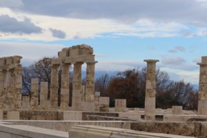 Ανάκτορο του Φιλίππου Β': Εντυπωσιακή περιήγηση με drone πάνω από τον "Παρθενώνα της Μακεδονίας" [Βίντεο] - εικόνα 2