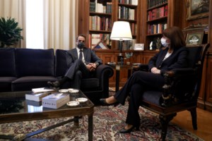 Εμβόλιο: Κοινό μήνυμα στήριξης των πολιτικών αρχηγών - Πότε θα εμβολιαστούν - εικόνα 2