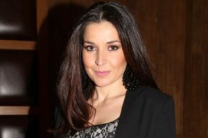 Κατερίνα Ζαρίφη, Μαρία Σολωμού και Ντορέττα Παπαδημητρίου ποζάρουν με μαγιό στην πισίνα