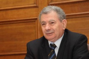 Πανικός στην Πάτρα για πολυκατοικοία που έπιασε φωτιά - Εκκενώθηκε προληπτικά